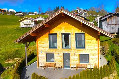 Image de SwissHut Modern Chalet with Spa - Chalet Beunden