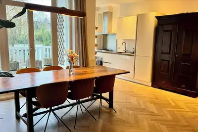 Image de Beautiful, bright and quiet apartment close to the heart of Amsterdam. 2 slpkmrs.