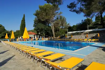 Image de Mobil Home en résidence de vacances avec piscine