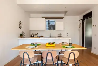 Image de The Two Lions @Lords' Square.