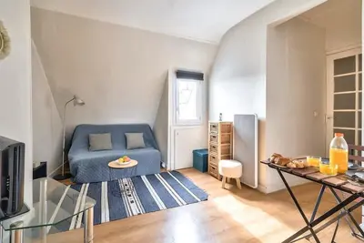 Image de New Parisian Studio with View in the Central 11th