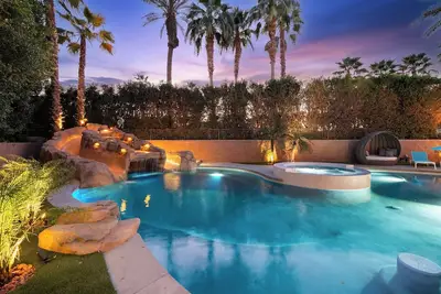 Image de Paradise Palms Pickleball Waterslide 8Br