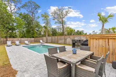 Image de Beach House Simple Pleasures - Private Pool, Walk to Beach - Sleeps 6
