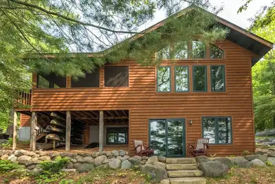 Image de The Cedar Lakehouse | On Beautiful Gilmore Lake w/ Dock, Kayaks, Firepit, Ac