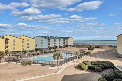 Image de 2 Bedroom Oceanfront Getaway at Surf Condos