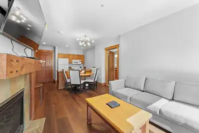 Image de Private Balcony with a Pool View, Walk to Lifts, Shops, and Dining!