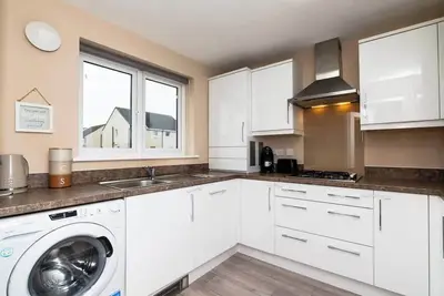 Image de 3 Bedroom House-Private Parking