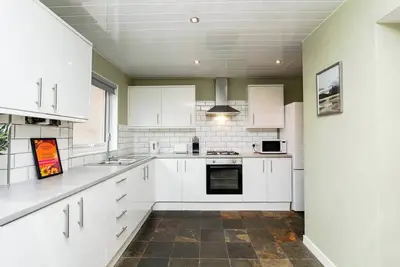 Image de 3 Bedroom House-Free Parking