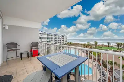 Image de G515 High-floor 1br+ bunk room w/ Gulf views, chic décor & free beach service