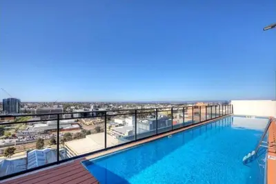 Image de Cosy City Condo - Pool, Gym and Sauna