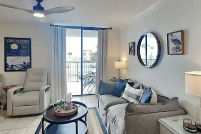 Image de 1bd/1ba Waterfront Condo w. Private Beach, Pool, Tennis/Pickleball, Boat Slip