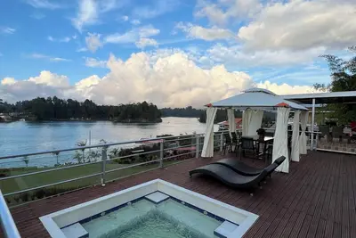 Image de Cabin with jacuzzi, lake view and close to the Guatapé stone. Pet friendly