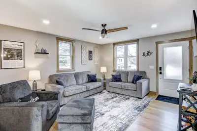 Image de Modern On Main - Stylish Comfort Near Downtown