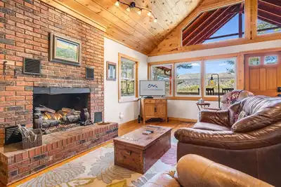 Image de Peaceful Cabin w/ Mountain Views, Trails + Biltmore Pass | Pet-Friendly
