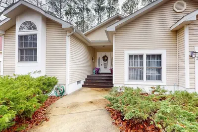 Image de Serene Ocean Pines home w/private deck all-season room & fully stocked kitchen