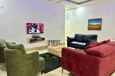 Image de Clean 2bedroom Flat at Utako Abuja. 24hrs Lit with Ac, Wifi & Kitchen
