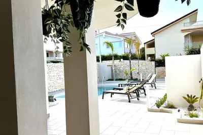 Image de N'amuri - house with pool