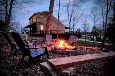 Image de Saltbox Cabin at Nolin Lake, near the boarder of Mammoth Cave National Park!