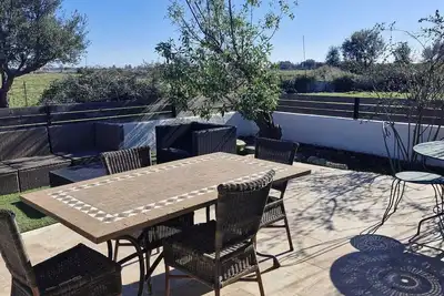 Image de Logement T2 avec piscine partagée et terrasse priv