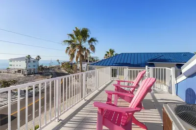 Image de Gulf View Paradise- 7 bedrooms with beach across the street