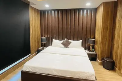 Image de Furnished Studio Apartment in Lahore - Gold Crest Mall and Residences - Dha