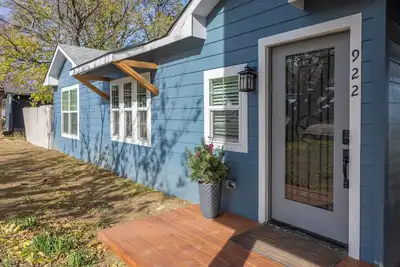 Image de Charming 2-bedroom cottage in peaceful Little Elm with WiFi, Ac