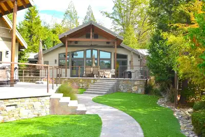 Image de Deer Lodge #2- Lake Front