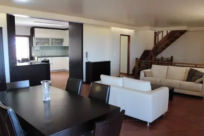 Image de Excellent 4-bedroom apartment located 800m from the beach with sea views.