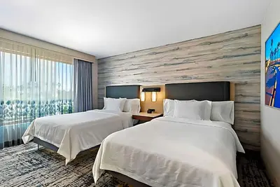 Image de Embassy Suites Anaheim South: Pool, Suites & Family-Friendly Fun