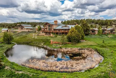 Image de The Wildflower, Lodge+guest cabins 26 people