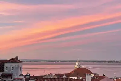 Image de Charming 2-bedroom Riverview Apartment with Elevator, Ac, WiFi in Alfama- Lisboa