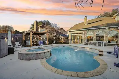 Image de ❤ Heated pool, Private Gym, Gaming room & Pizza oven-Your perfect Vacation ❤
