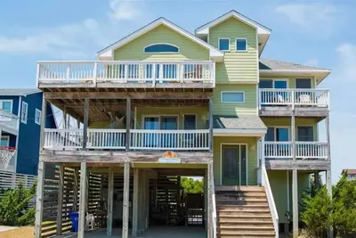 Image de Beach home with pool, hot tub, grill, large deck, smart TVs, W/D, & Ac