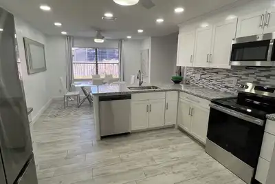 Image de Newly remodeled 3-bedroom house in Port Orange close to beach & racetrack!