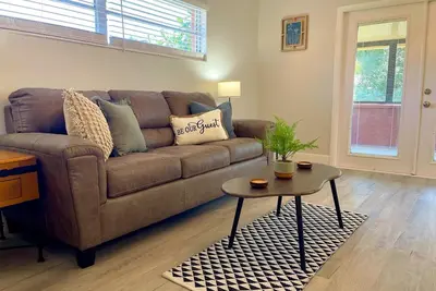 Image de Lake Bentley Home Near Fsc & Seu ~ Dog Friendly ~ W/D, Ac & Designated Workspace