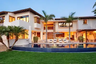 New Listing - Exquisite 4-Bedroom Villa with Ocean and Lake View - Private Pools