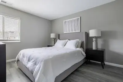 Image de Landing | Modern 2bd, Tennis Court, Gym