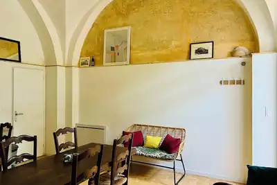 Image de Grand T3 sur cour arborée à 3 min. à pied de la plage