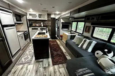 Image de Secluded in Nature Luxury Rv