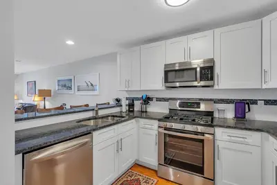 Image de Charming 2br/2Bath ocean view apartment with parking in downtown Sea Bright