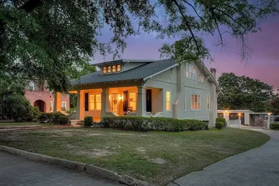 Image de Charming and updated historic Summerville home 3. 5 miles from Augusta National,