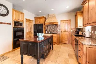 Image de Luxury Townhome | Private Hot Tub | Movie Theater | Arcade. Sleeps 14