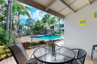 Image de 2 bedroom townhouse in Noosa, perfectly positioned on Noosa Parade