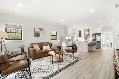 Image de Kennesaw Charm-3 min to Downtown Kennesaw & Ksu!