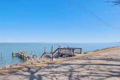 Image de 1 Mi to Colonial Beach Boardwalk: Home w/ Fire Pit