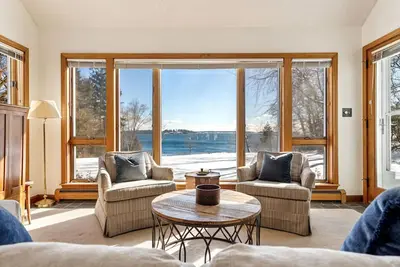 Image de Casco Bay Classic - Oceanfront, 10MinsToPortland, Private Beach, Seaside Firepit