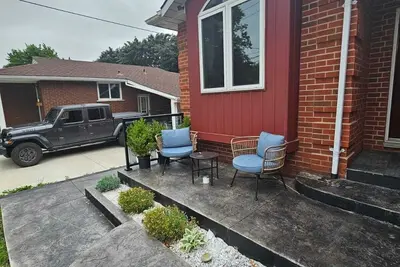 Image de 5min walk to St. Marys Golf & Country Club. \nFamily & Pet Friendly bungelow.