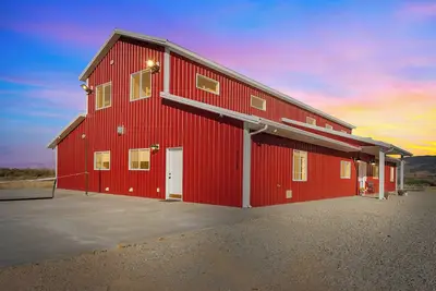 Image de Barndominium Bliss 9 Bedroom, 10. 5 Bath, Sleeps 30+, Pickleball, Kayaks, Fun!