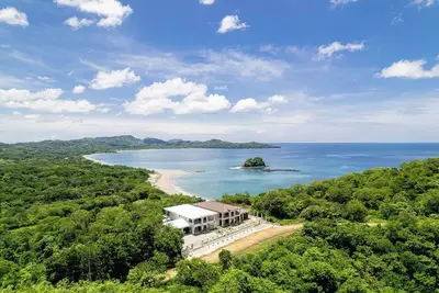 Image de 360 Flamingo Left House one-of-a-kind 4-bedroom, 4. 5-bathroom property with panoramic ocean views