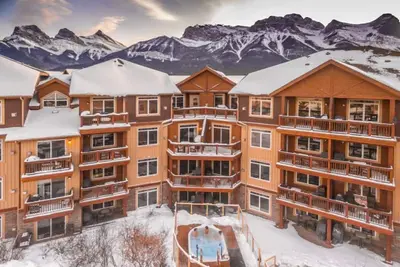 Image de Canmore Hotel Room | Fireplace + Bbq Patio